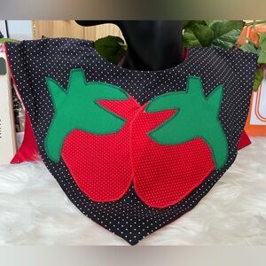 Handmade by Me Collar Strawberry Twinnies